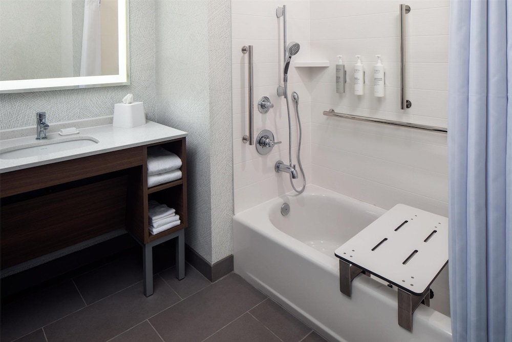 Studio Suite, 2 Queen Beds, Accessible, Bathtub