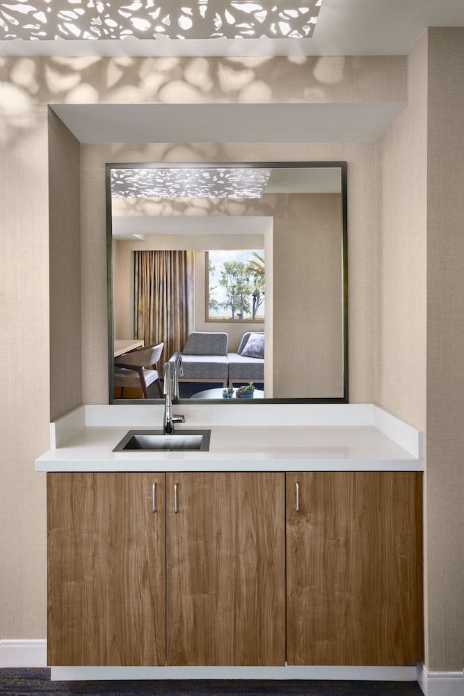 Executive Suite, 1 King Bed with Sofa bed - Photo 3