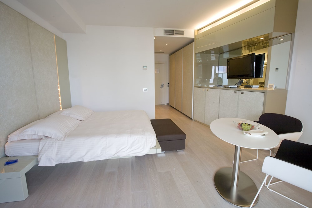 Comfort Triple Room, Terrace, Garden Area photo 3