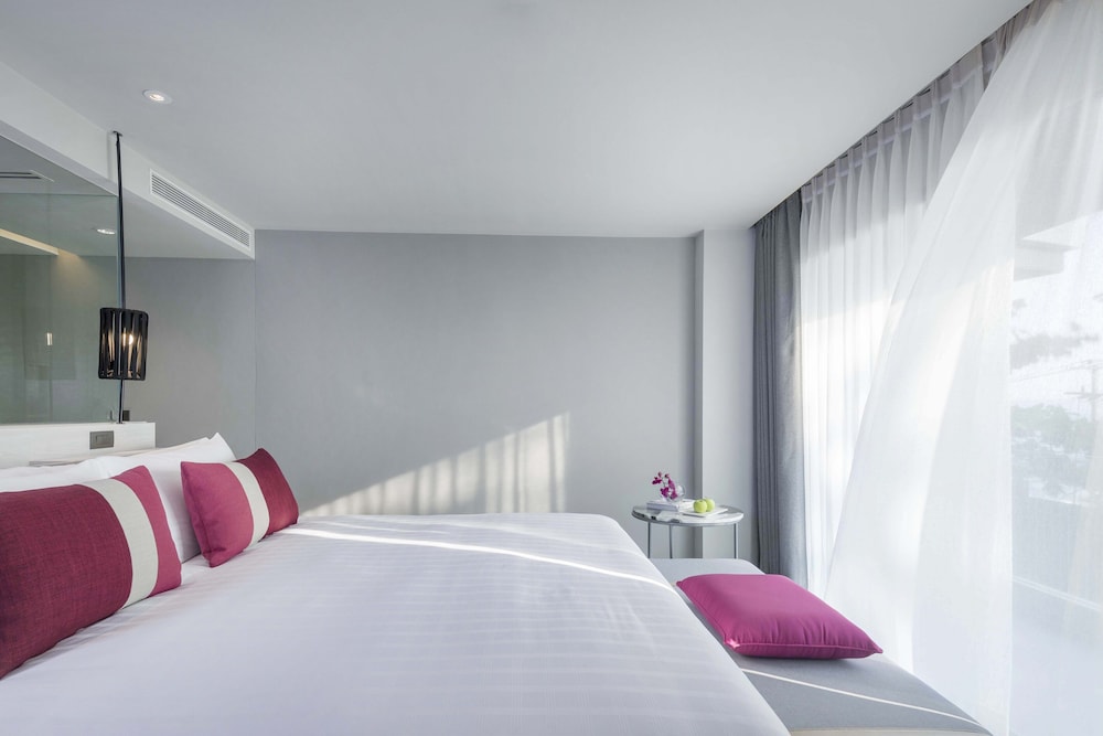 Deluxe Room with Sea View ( 24 Hours Use of Room )