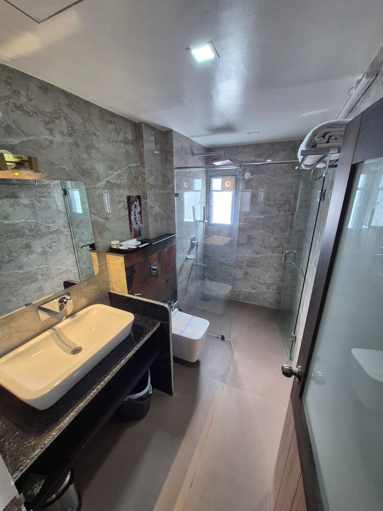 Standard Room, Balcony, City View photo 3