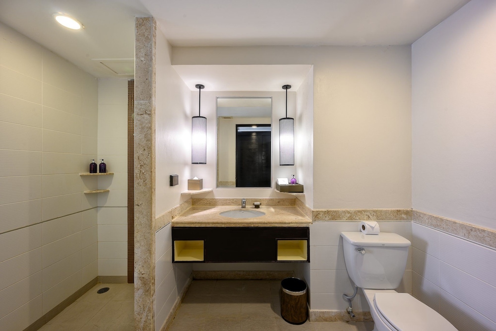 Premium Suite, 1 Bedroom, Garden View (King) - Photo 4
