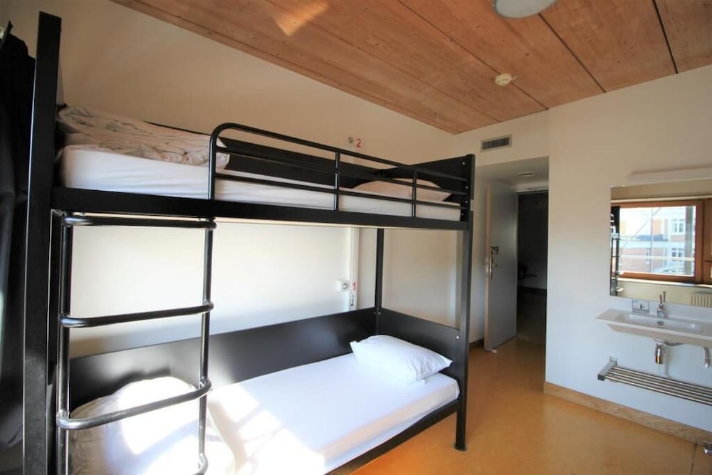 Bed in 2-Bed Female Dormitory - Shared bathroom photo 1