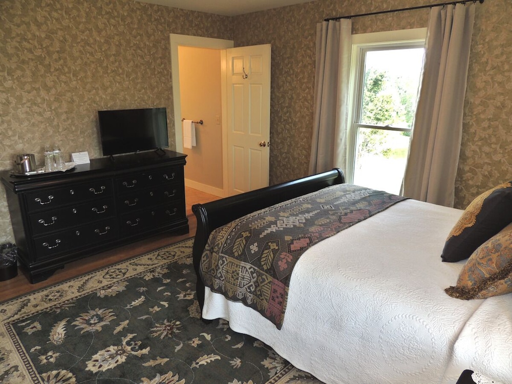 Premium Double Room, 1 Queen Bed, Non Smoking, River View photo 2