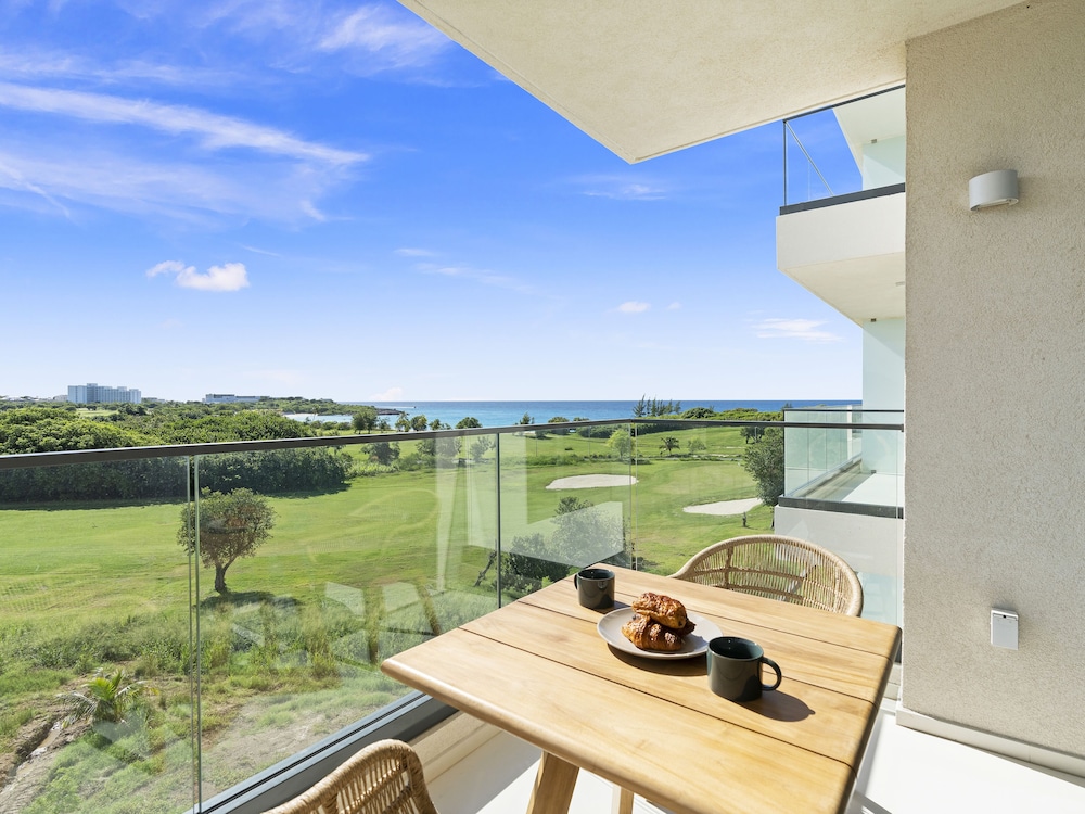 Panoramic Apartment, Balcony, Partial Sea View, photo 6