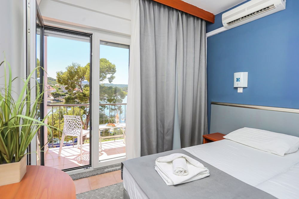 Standard Twin Room, Sea View photo 3