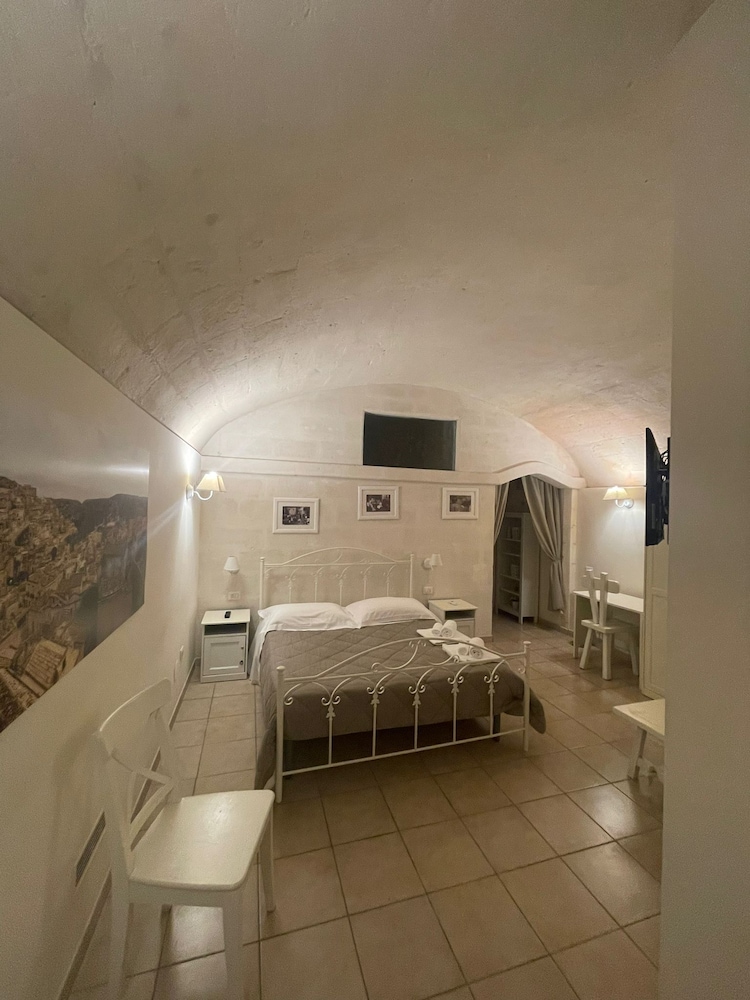 Room, 1 Double Bed, Hot Tub (camera al piano seminterrato) photo 2