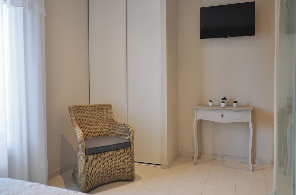Double Room - Photo 3