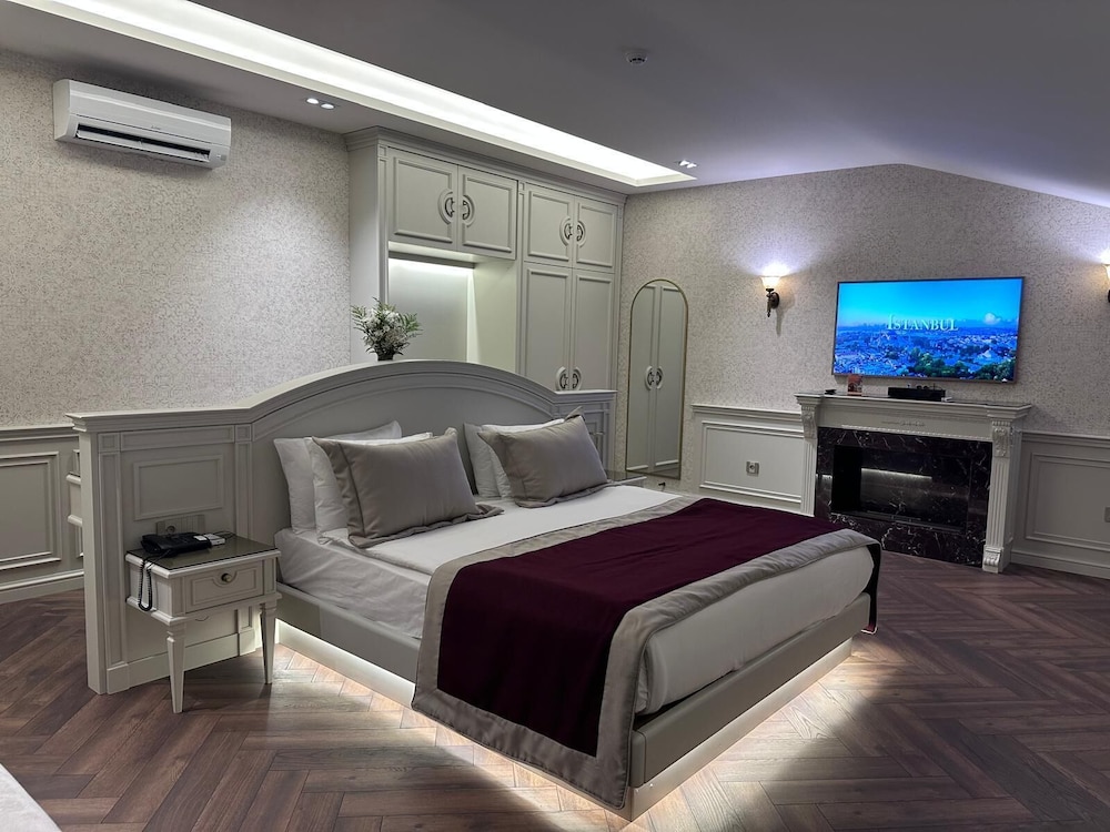 Suite, 1 King Bed photo 1