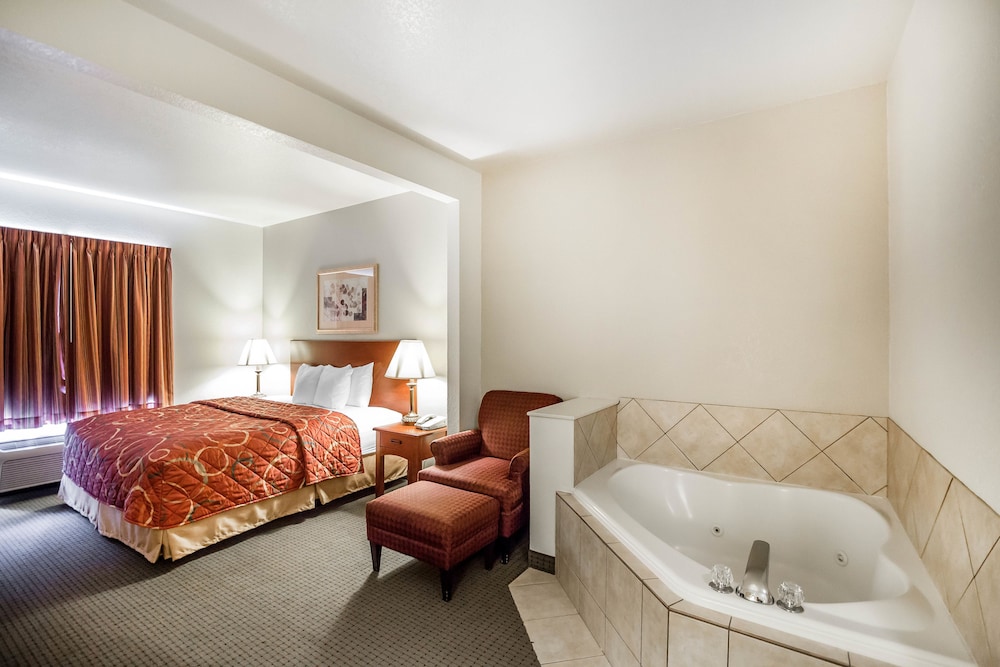 Suite, 1 King Bed, Non Smoking, Jetted Tub - Photo 2