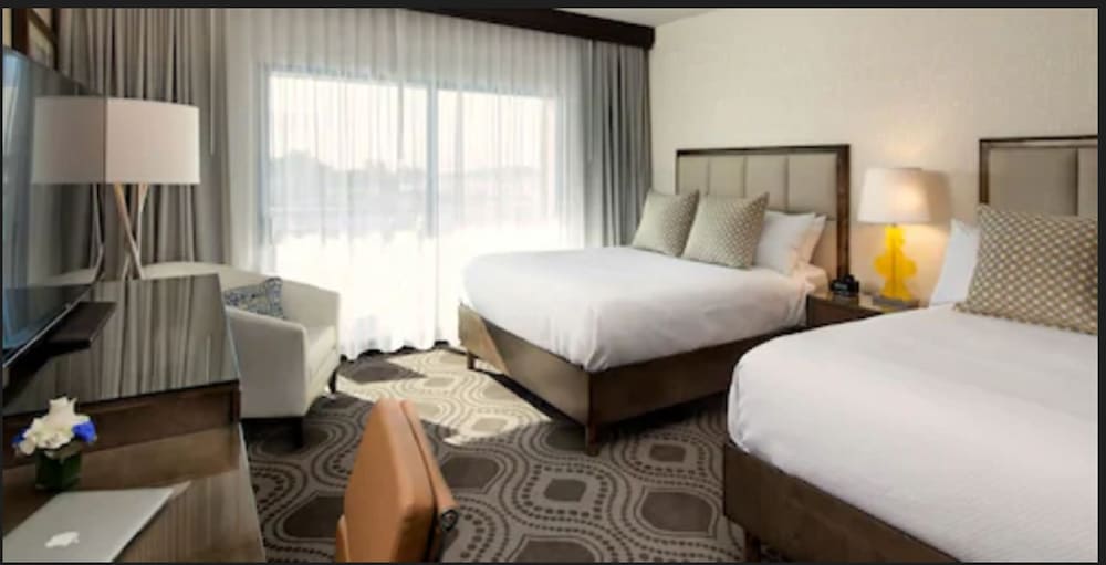 Standard Room, 2 Queen Beds photo 2
