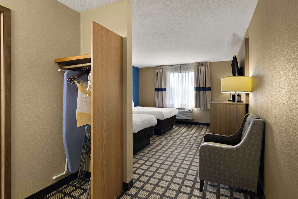 Room, 2 Double Beds, Accessible, Non Smoking - Photo 3