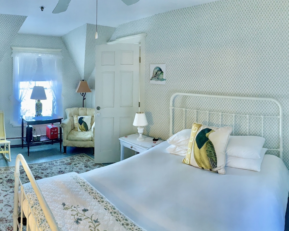 Signature Room, 1 Queen Bed, Harbor View, Sea Facing