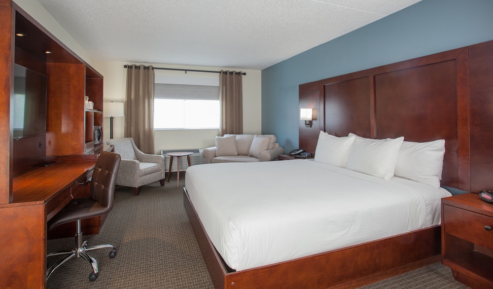 Deluxe Double Room, 1 King Bed (Hotel) (No Pets) photo 1