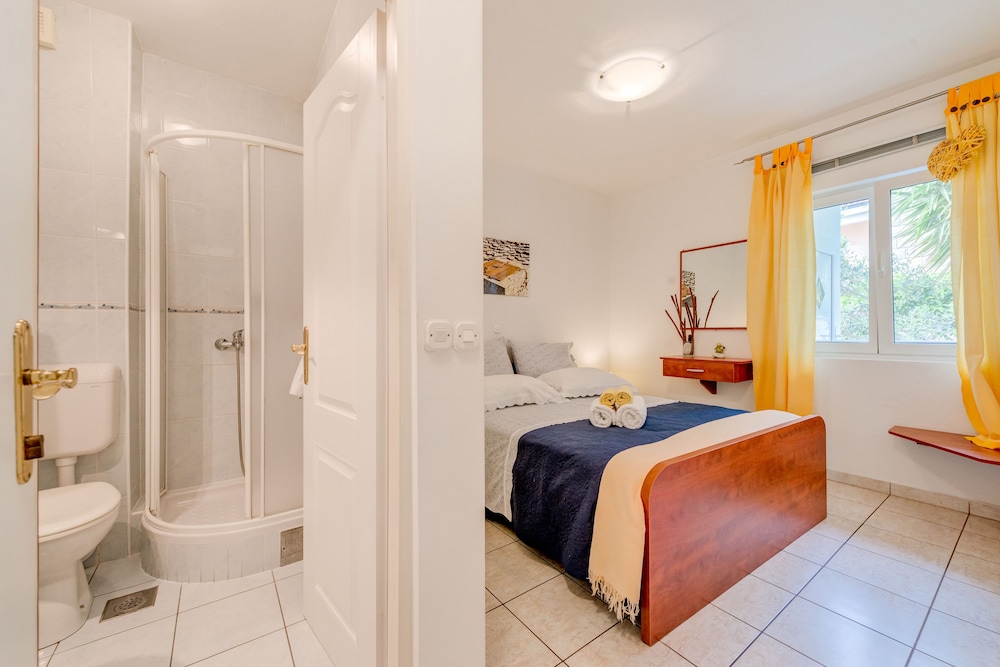 Superior Studio Suite, 1 King Bed, Sea View