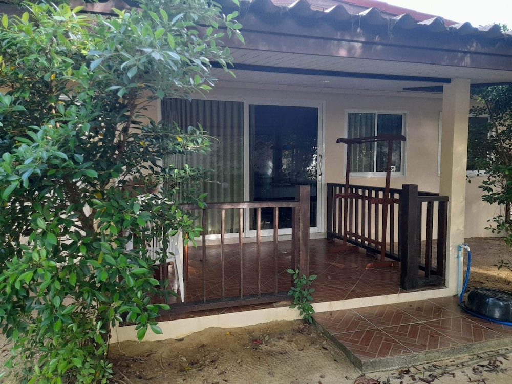 Garden Seaview Bungalow photo 3