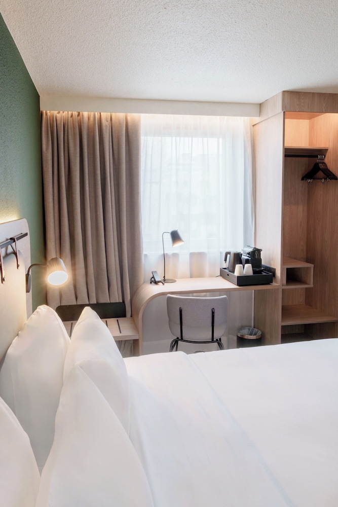 Standard Room, Multiple Beds - Photo 7