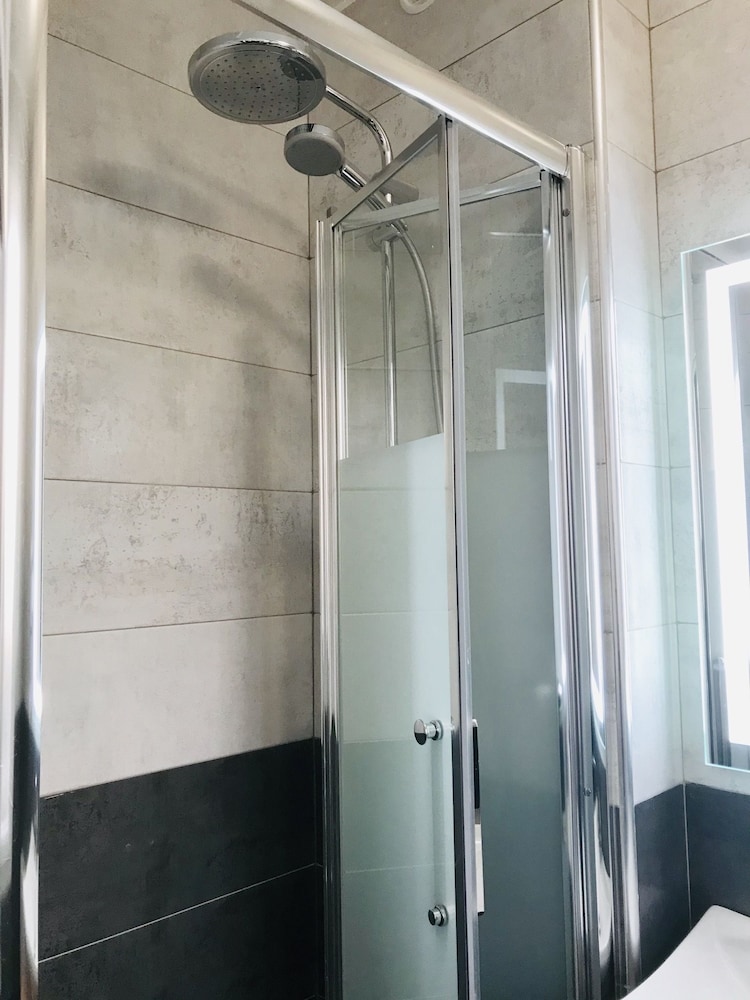 Comfort Double Room, Private Bathroom - Photo 12