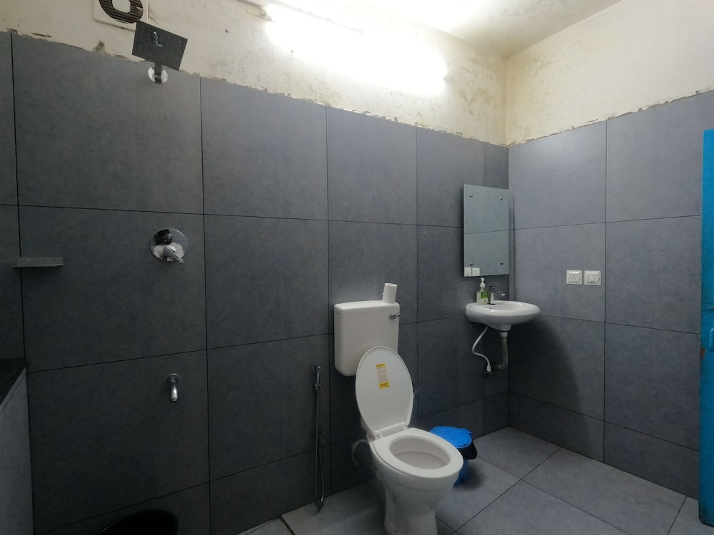 Non AC 4-Bed Shared Dormitory, Women only photo 2