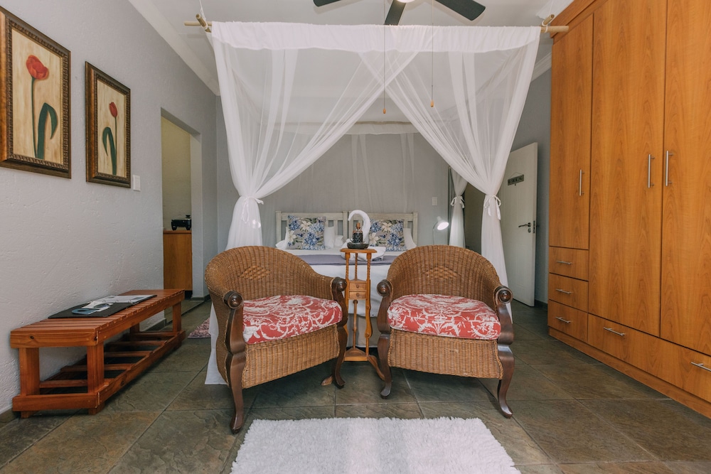 Lavender Room - Standard King photo 2