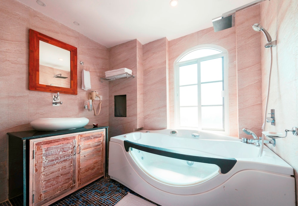 Honeymoon Suite photo 3