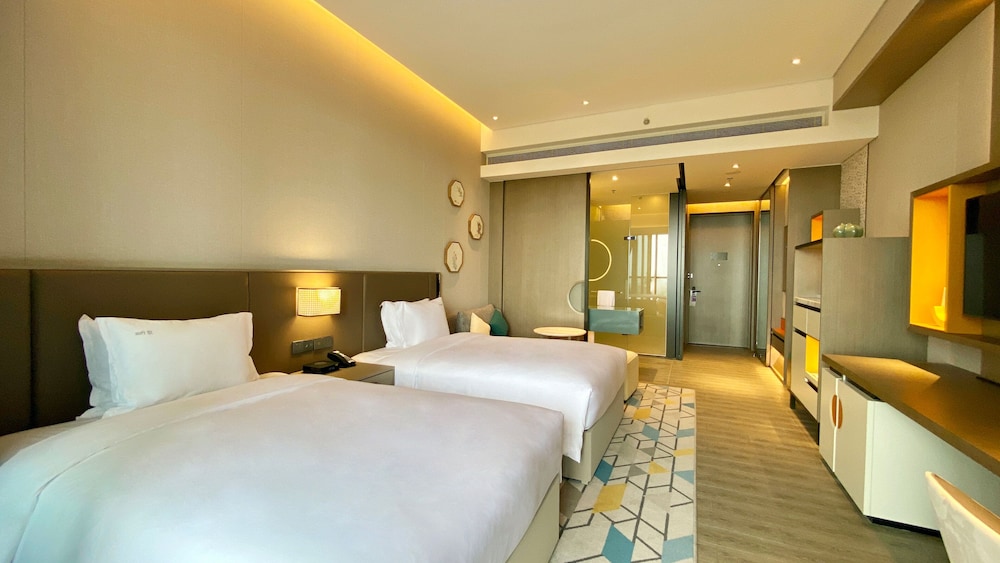 Standard Room, 1 King Bed, Lake View - Photo 2