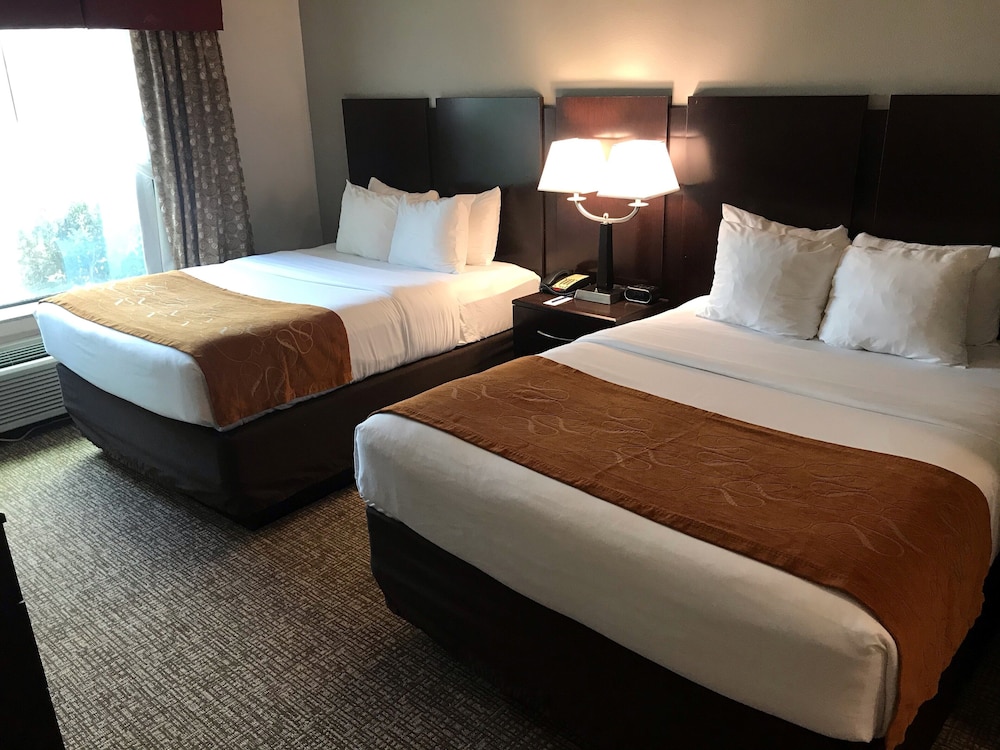 2 Queen Beds, Suite, Nonsmoking - Photo 1