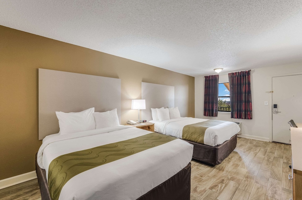 Standard Room, 2 Queen Beds, Smoking - Photo 2