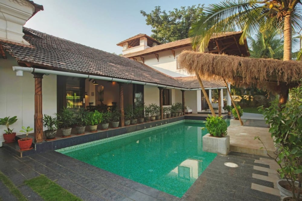 Villa photo 1