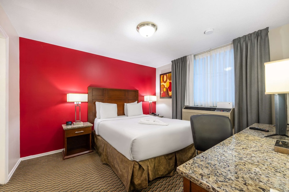 Suite, 1 Queen Bed with Sofa bed, Non Smoking - Photo 4