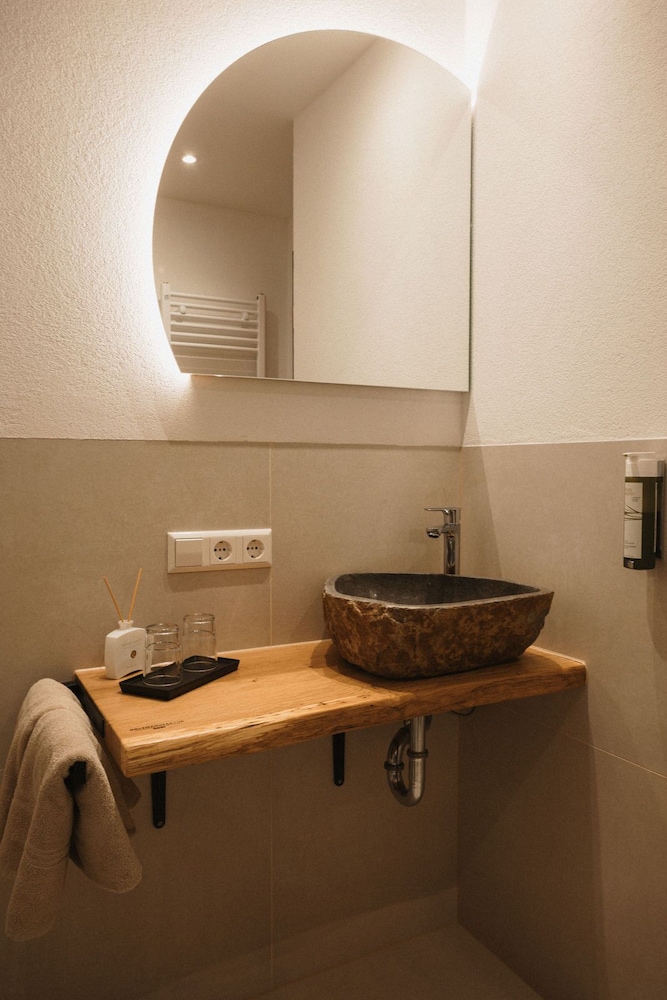 Comfort Room photo 2