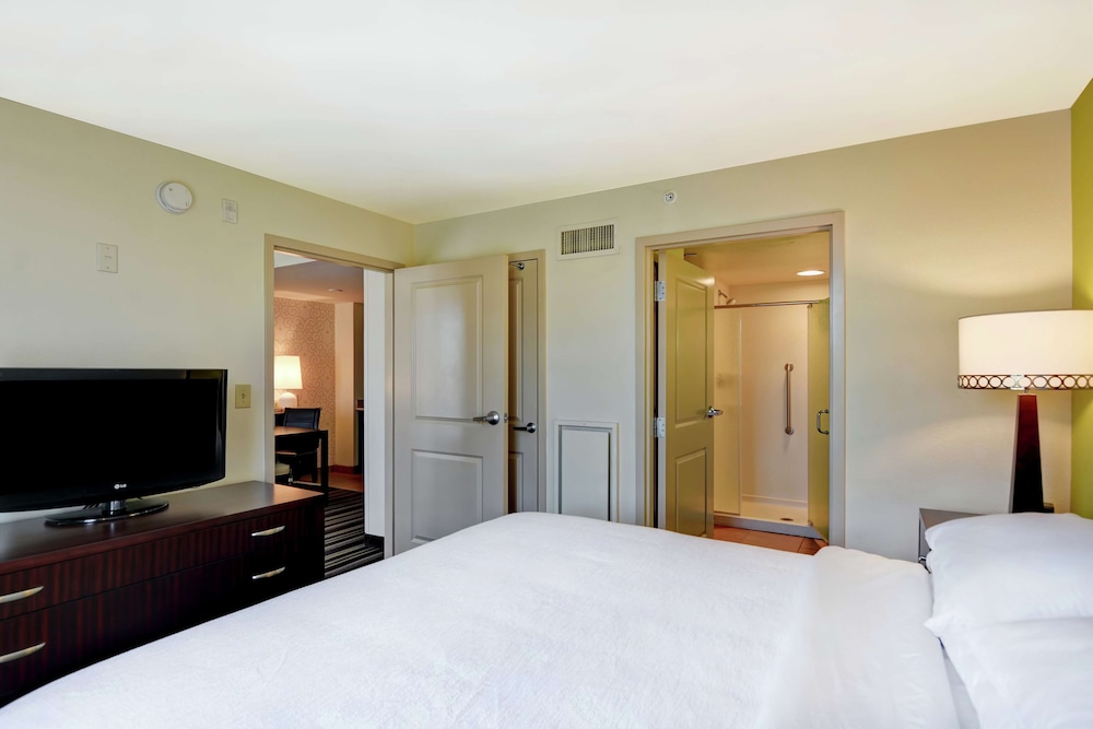 Suite, Two Queen Beds, Accessible thumbnail 5