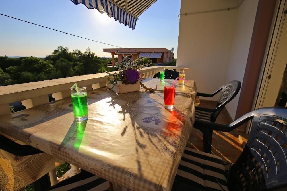 Apartment (A4) photo 2