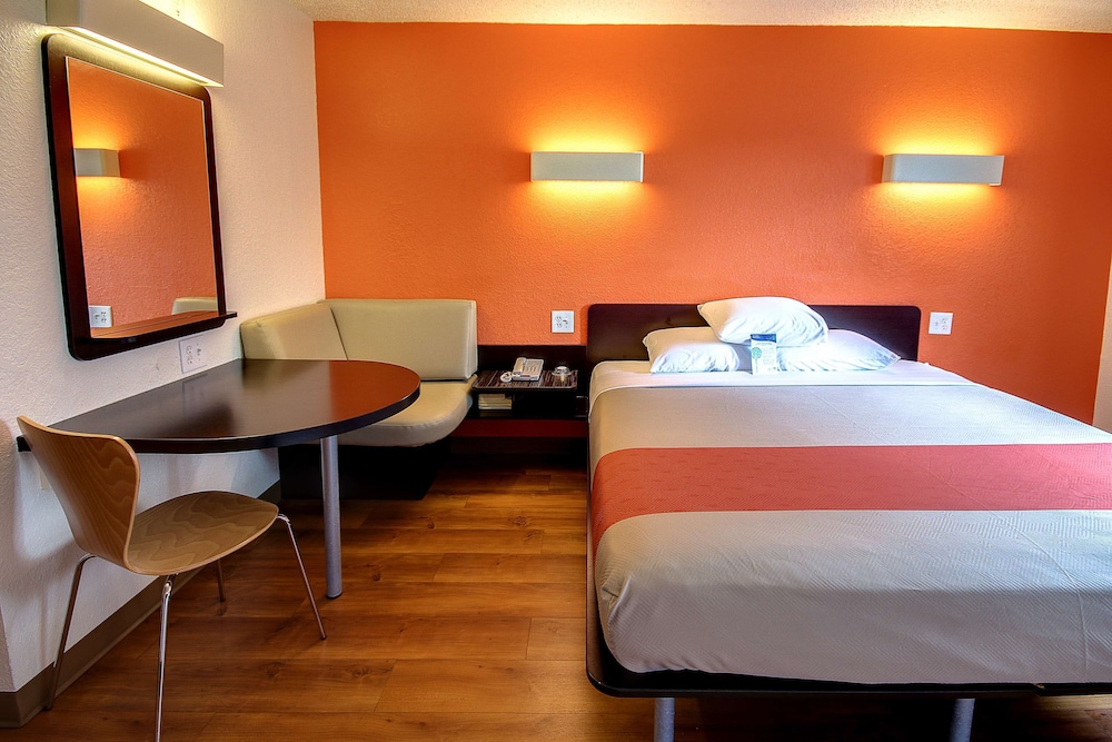 Deluxe Room, 1 Queen Bed, Accessible, Non Smoking photo 2