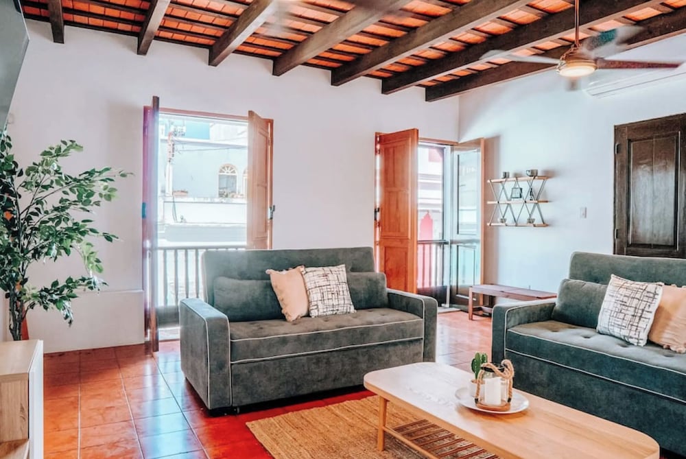 Grand and Central Apartment (Is in 206 Cristo Apt 3 Penthouse, San Juan PR)