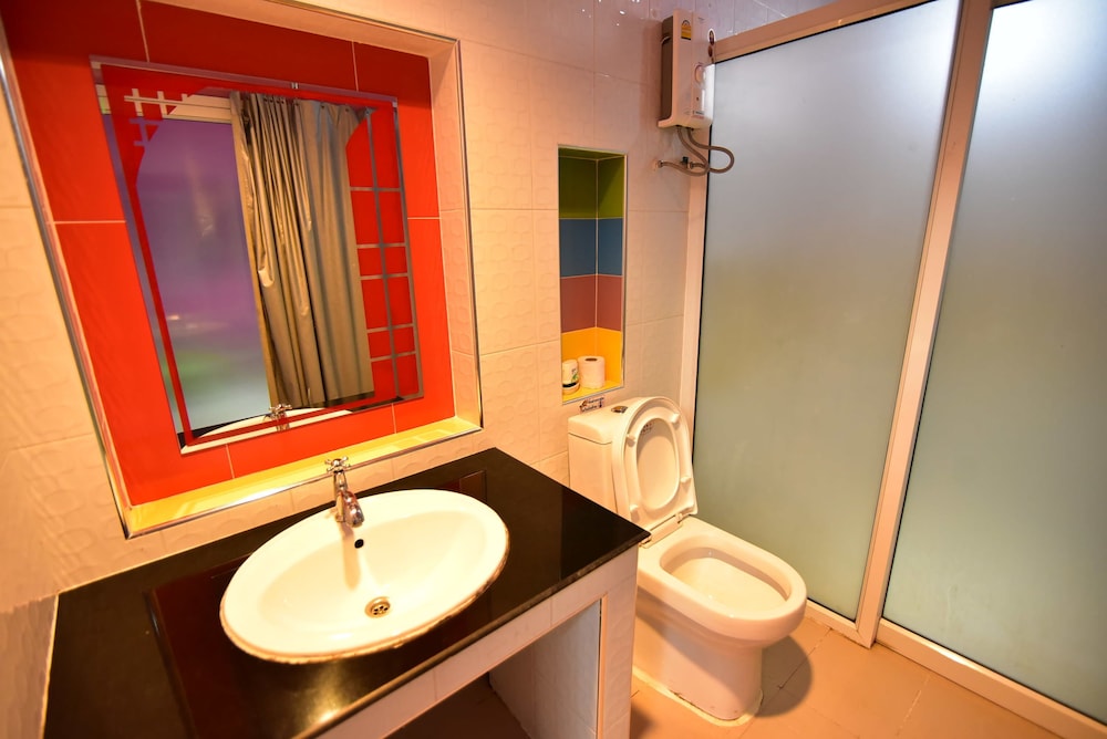 Standard Room, 1 King Bed, Non Smoking, Ensuite photo 2