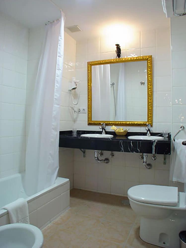 Double or Twin Room photo 3