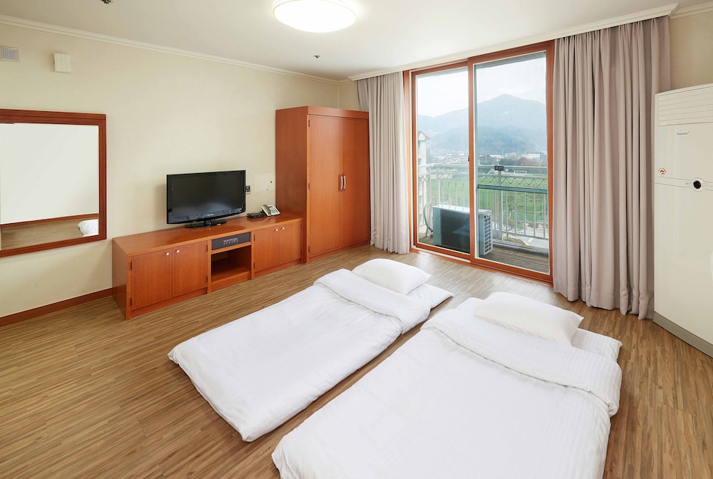 Deluxe Condo, 1 Bedroom, Mountain View (25py, Ondol or Bed Randomly Assigned) photo 2