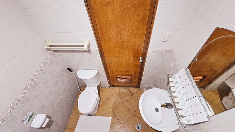 Waterfront Family Suite - Photo 16