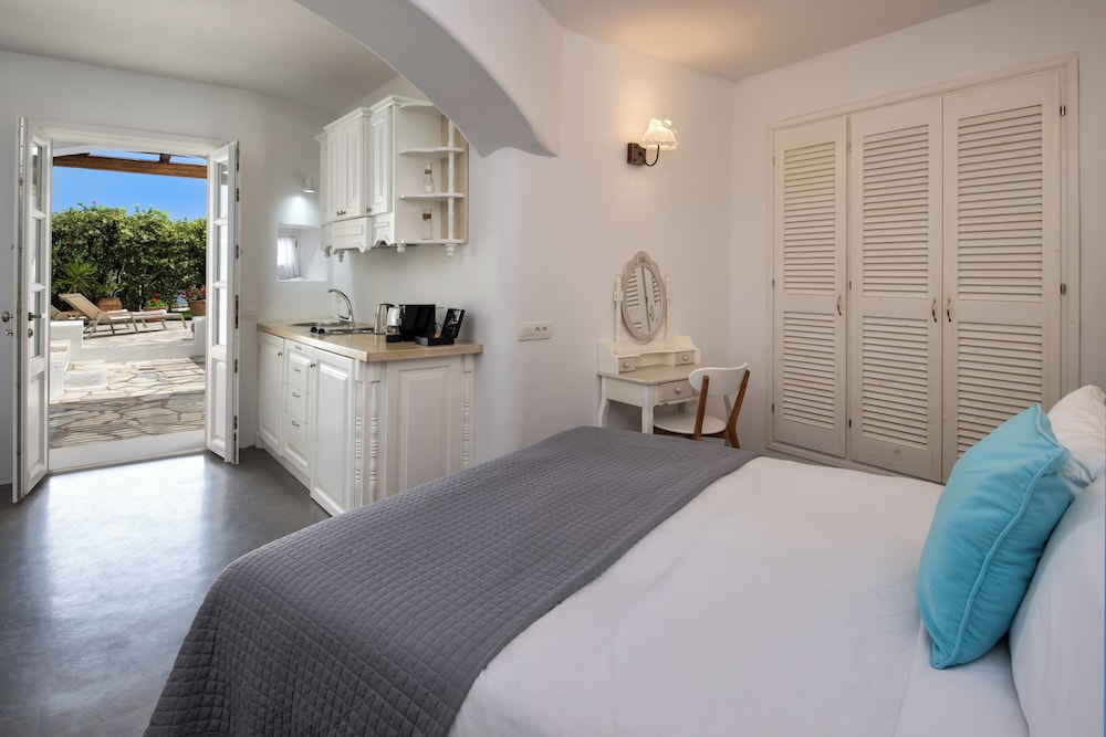 Suite with outdoor Hot Tub and Garden View - Photo 2