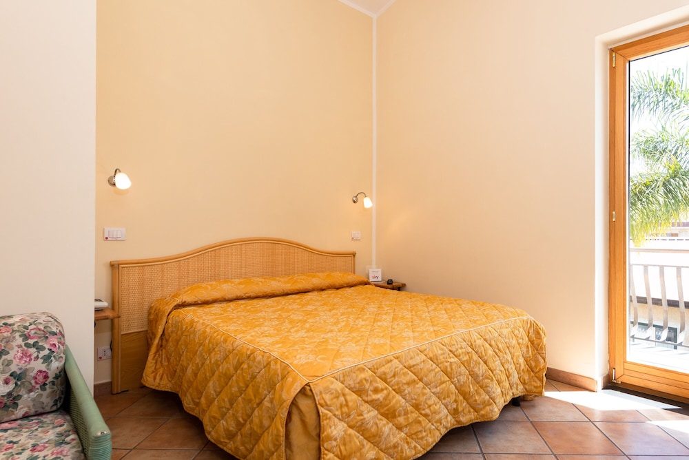 Deluxe Room, 1 Double Bed photo 3