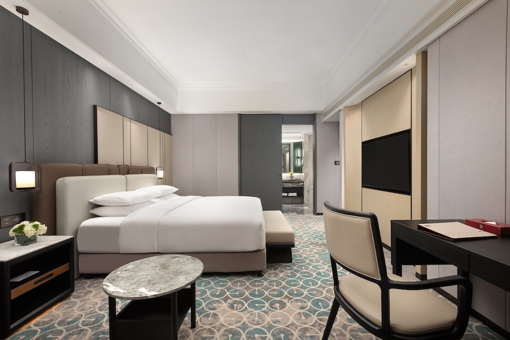 Premium Room, 1 King Bed, Club Lounge Access