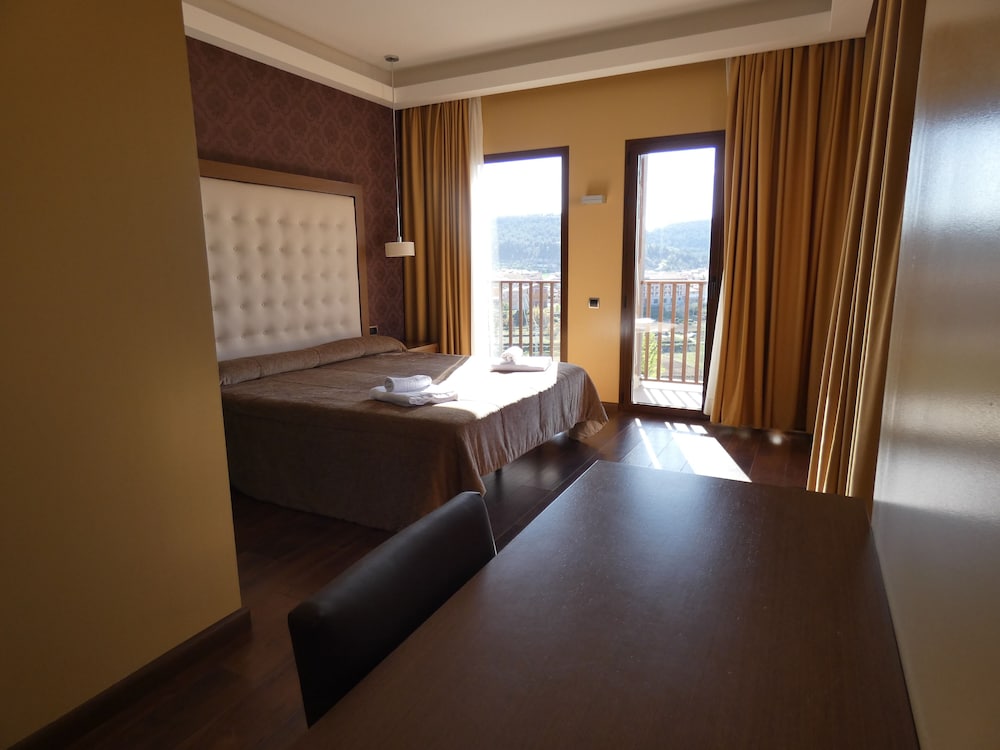 Standard Double or Twin Room - Photo 4