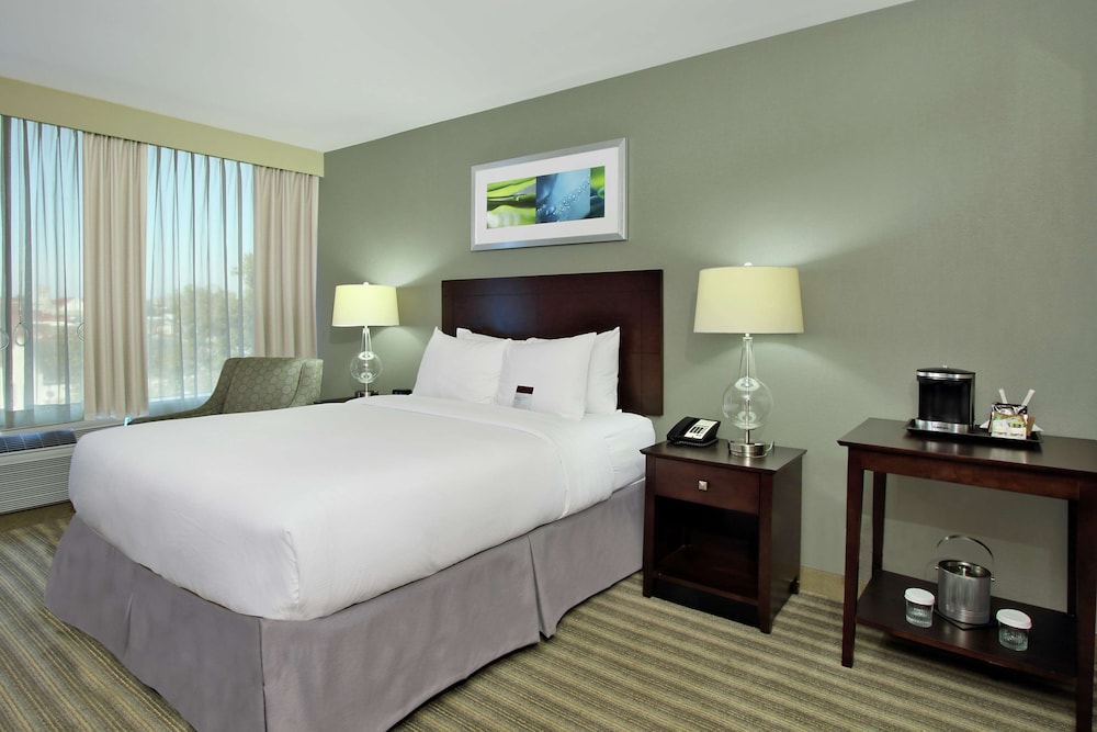 Room, 1 Queen Bed, Accessible, Non Smoking - Photo 2