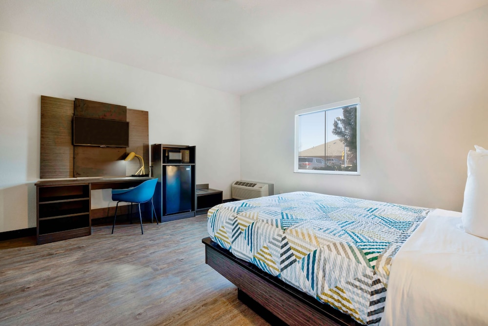Deluxe Room, 1 Double Bed, Non Smoking photo 2
