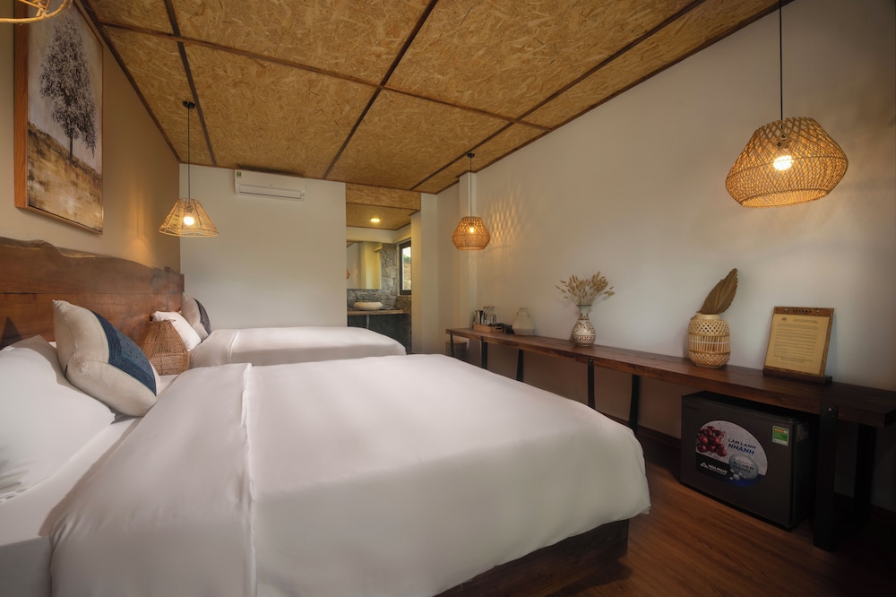 Deluxe Quadruple Room, Lake View photo 2