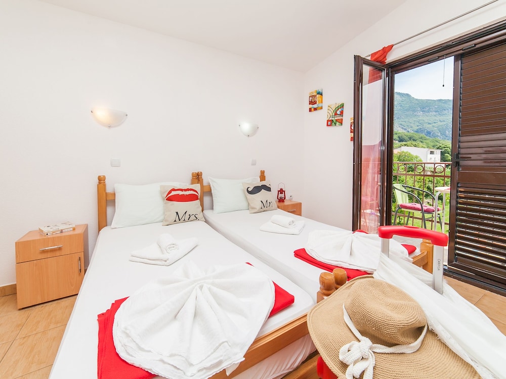 Studio, 2 Twin Beds, Balcony