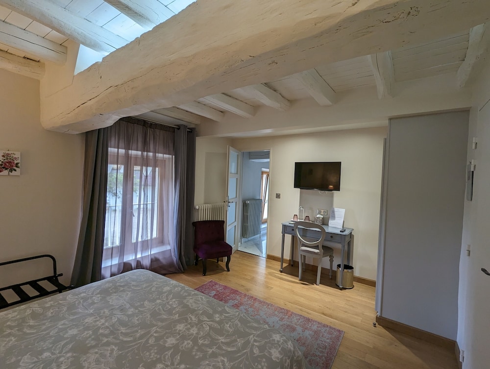 Double Room, Ensuite (La chambre Chablis) photo 3