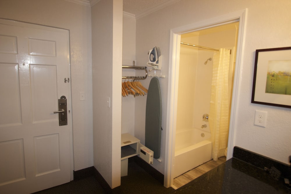 Deluxe Room, 2 Queen Beds (Interior) - Photo 2