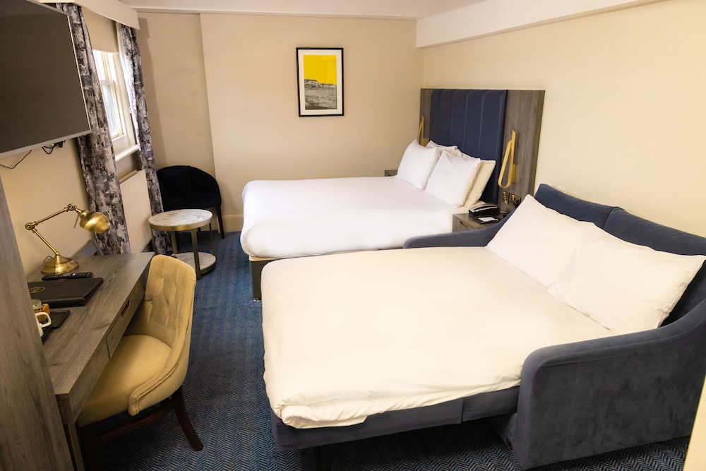 Room, 1 Double Bed with Sofa bed - Photo 5